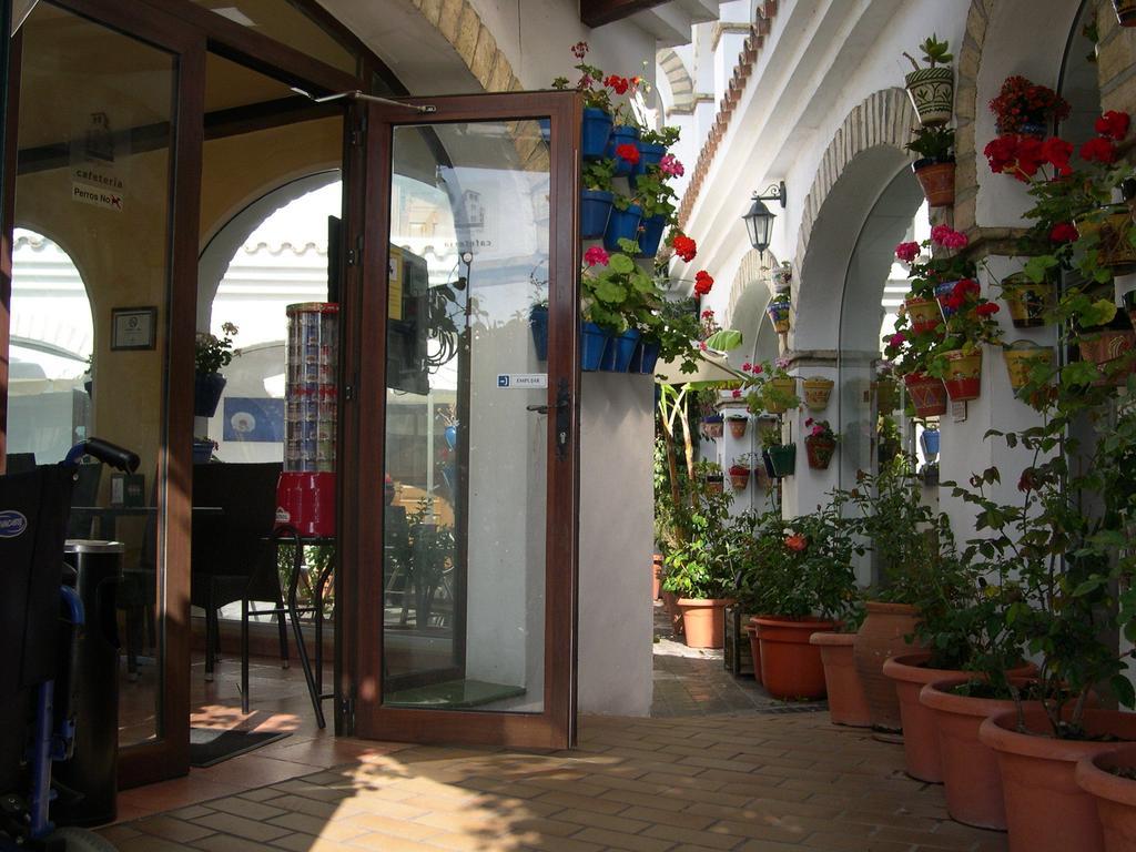 Hotel Cortijo Los Gallos Chiclana de la Frontera Exterior photo